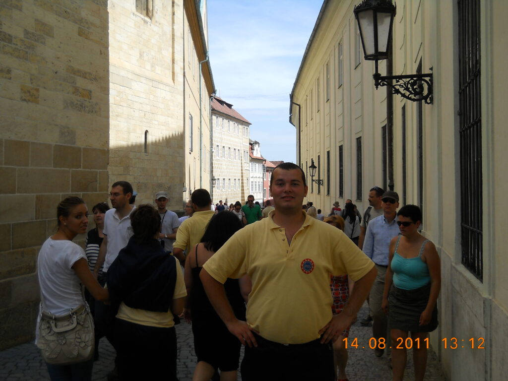 Printre zidurile vechi și străduțele aglomerate ale Pragăi, plimbarea noastră a avut și acel moment clasic de turist mulțumit că a ajuns, chiar și pentru câteva ore, într-un oraș care merită mult mai mult timp.