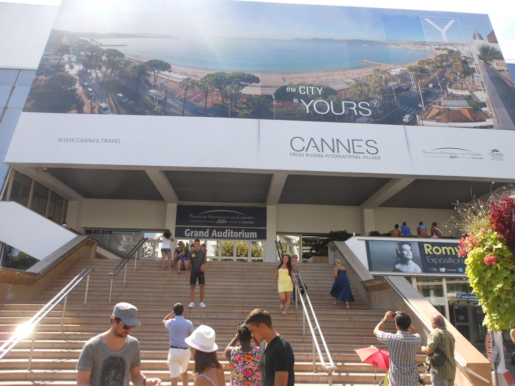 Palatul Festivalurilor din Cannes, unul dintre simbolurile orașului de pe Riviera Franceză.