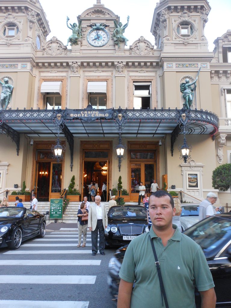 În fața Cazinoului din Monte Carlo